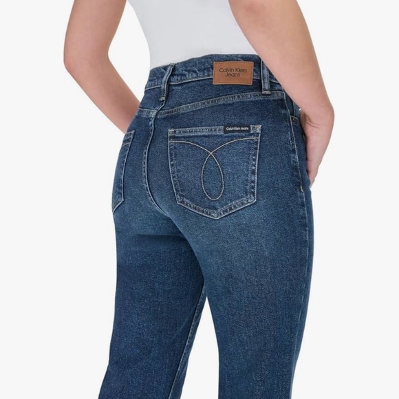 NWT. Calvin Klein Women High Rise Straight Leg Jean. - Picture 3 of 3
